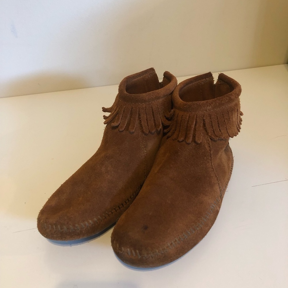 Cute fringed Minnetonka moccasins